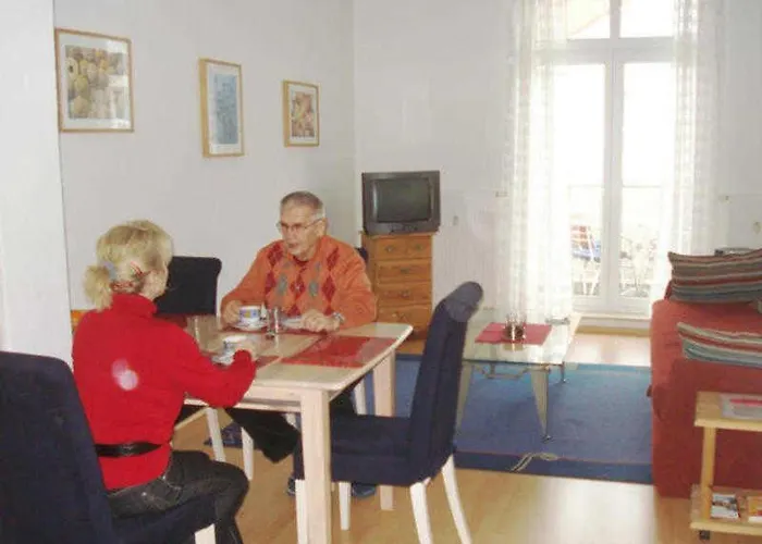 Haus Lindenhof - Strandstrasse * Muritz